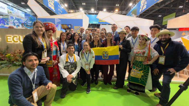 El país obtuvo dos prestigiosos galardones internacionales en el World Travel Market 2025, consolidando su liderazgo en turismo sostenible y experiencias únicas.