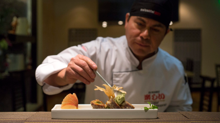 Tanoshii, el icónico restaurante de cocina japonesa del Swissôtel Quito, fue reconocido con el prestigioso premio Travellers’ Choice Best of the Best 2025 de Tripadvisor.