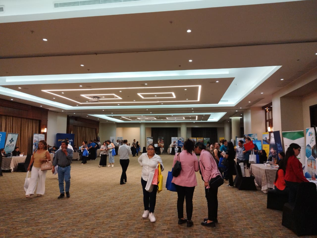 El evento se consolidó como un espacio clave para reforzar relaciones comerciales y actualizar al canal sobre las principales ofertas para la próxima temporada alta. | Foto: Jhordy Robles