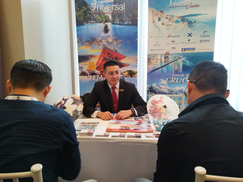 Los agentes de viajes de la costa recibieron entusiasmados las novedades de Universal de Viajes de cara a la temporada alta. | Foto: Jhordy Robles.