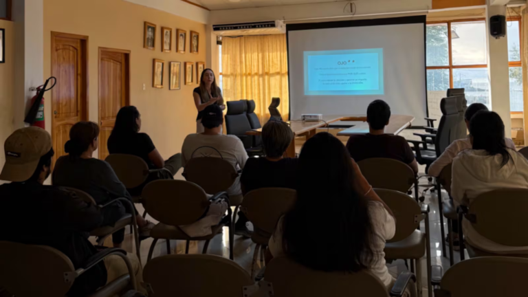 La iniciativa busca que visitantes, residentes y trabajadores del sector turístico compartan un mismo compromiso: disfrutar de las islas sin dejar impacto negativo en su entorno natural.