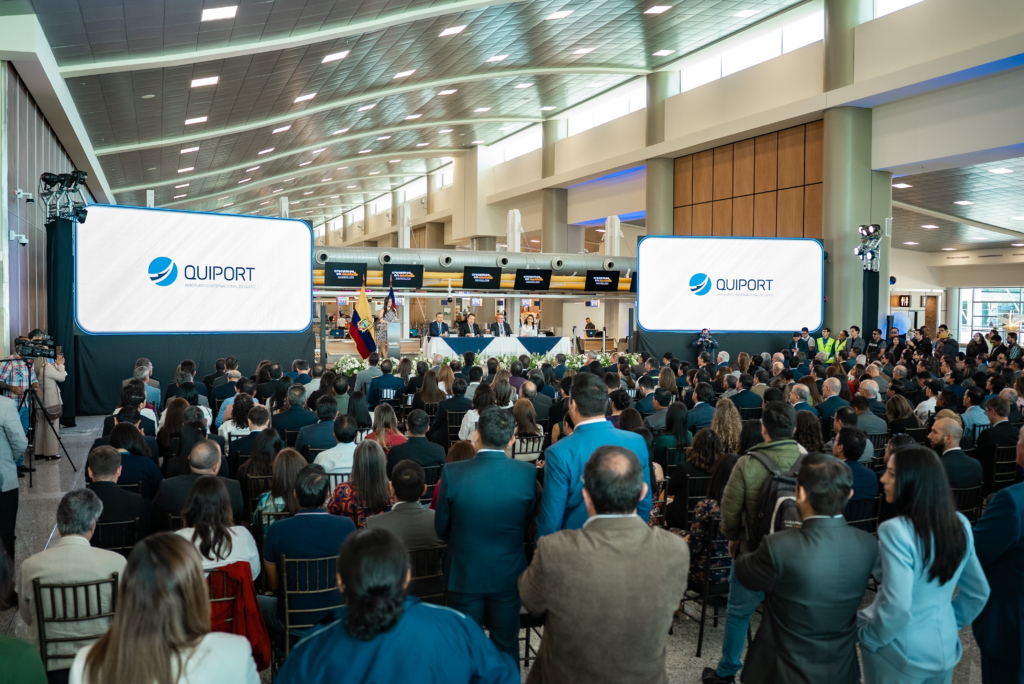 La obra, desarrollada por Corporación Quiport, representó una inversión de USD 74,2 millones con recursos propios y permitirá incrementar la capacidad de atención de 5 a más de 7 millones de pasajeros anuales.