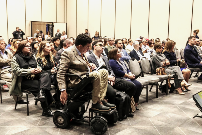 Asistentes al Tercer Foro de Turismo Inclusivo, que se desarrolla en el Centro de Convenciones Mall del Río. XCA