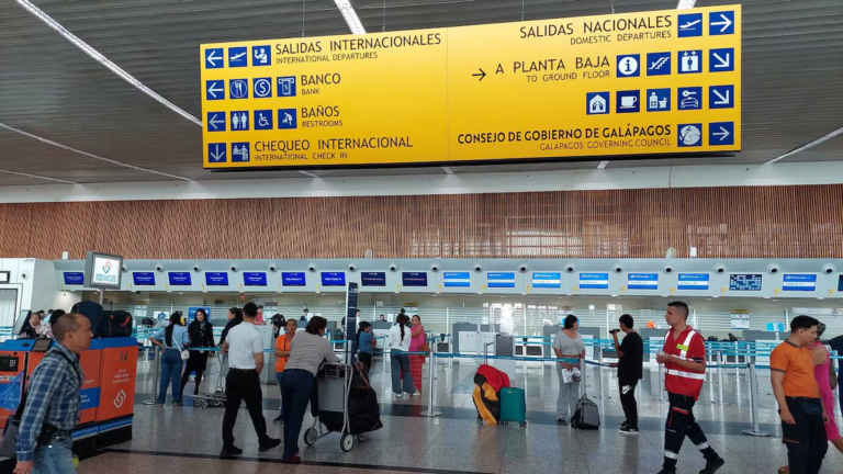 Desde el Aeropuerto Internacional Mariscal Sucre, Luis Galárraga, gerente de Comunicación y Prensa de Quiport, confirmó que el sábado 24 de enero se canceló un vuelo de Avianca hacia Nueva York.