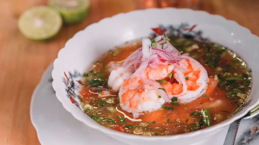 Ceviche de camarón, plato típico de la región costa del Ecuador.