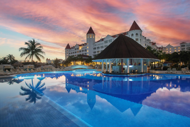 La cadena Bahia Principe Hotels & Resorts anunció el calendario oficial de reapertura de sus complejos en Jamaica, cerrados desde octubre de 2025 tras el impacto del huracán Melissa.