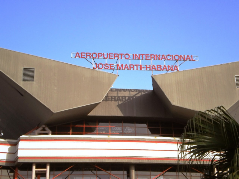 El Gobierno cubano notificó oficialmente a las aerolíneas internacionales que operan en la isla que, a partir del 10 de febrero de 2026, el país quedará sin combustible para aviación (Jet A-1).