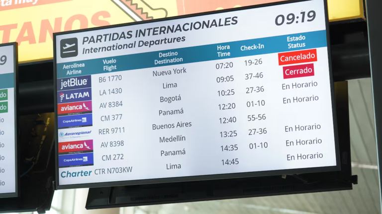 La situación responde a un potente sistema invernal que amenaza a más de 50 millones de personas en el noreste de Estados Unidos.