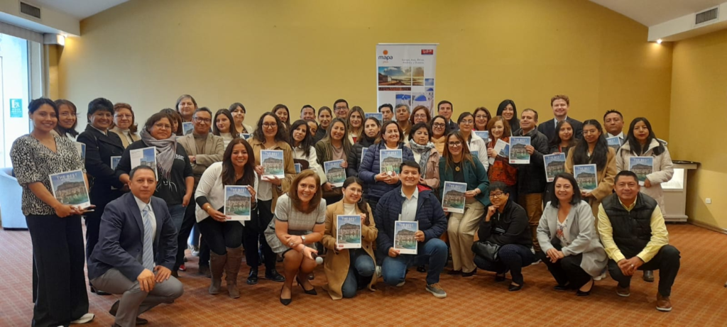 El equipo de M&M Group realizó un desayuno de capacitación en el Hotel Mercure, dirigido a profesionales del turismo.