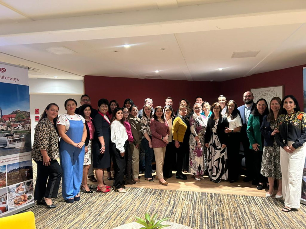 Agentes de viajes invitados al desayuno de capacitación organizado por Repviajes.