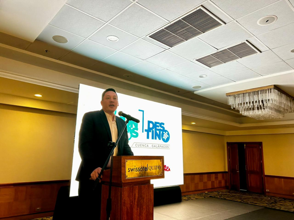 Dr. Cristian Zamora Matute, alcalde de Cuenca dio la bienvenida a los asistentes en el workshop Cuenca - Galápagos.