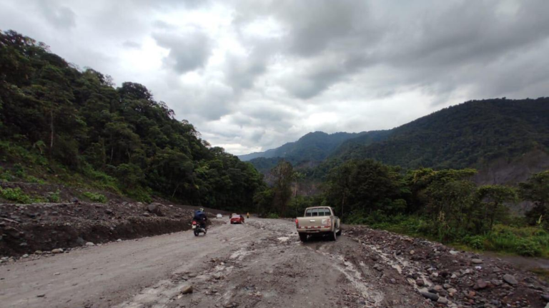 Hay un tramo de la vía alterna que se construyó de alrededor de 1 kilómetro por donde se puede circular. Está por el momento lastrada.