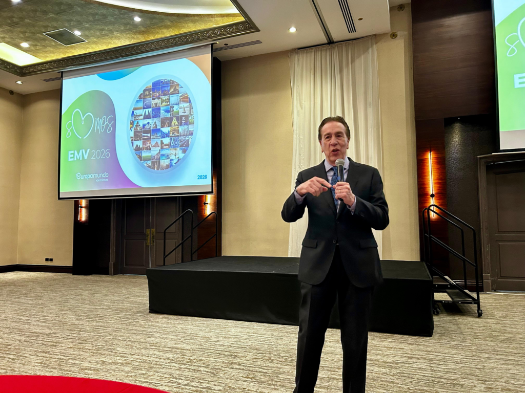 Francisco Arboleda, gerente general de la mayorista de turismo Statustravel, dio la bienvenida a las sus aliados estratégicos.