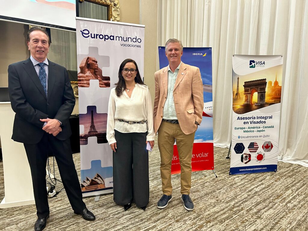 Desde izq. Francisco Arboleda, gerente general de la mayorista de turismo Statustravel; Gabriela Guayasamín, gerente comercial de la mayorista de turismo Statustravel y Lucas Ozuna, director comercial de Europamundo para Latinoamérica.