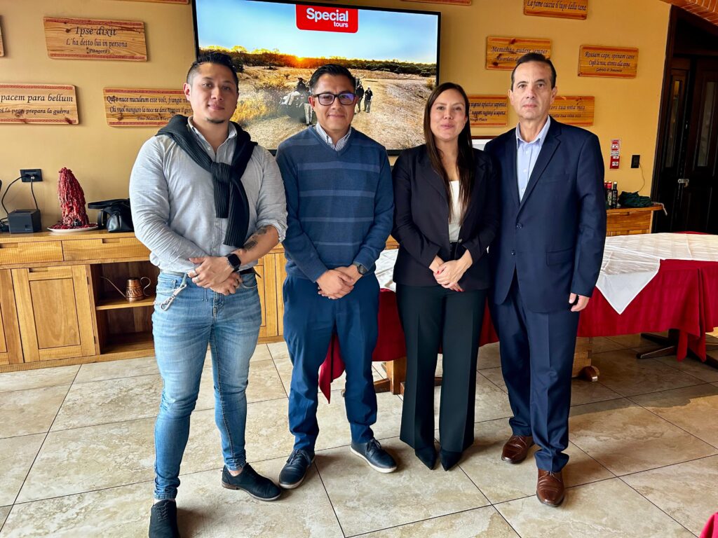 Equipo de Senda Viajes junto a Sara Calderón, ejecutiva comercial de Special Tours para Ecuador y Colombia.