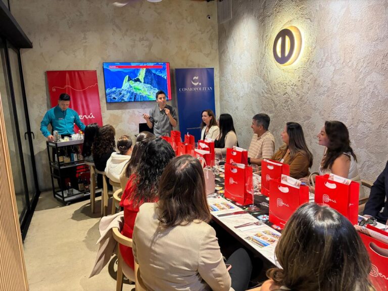 Almuerzo de capacitación sobre el destino Perú.