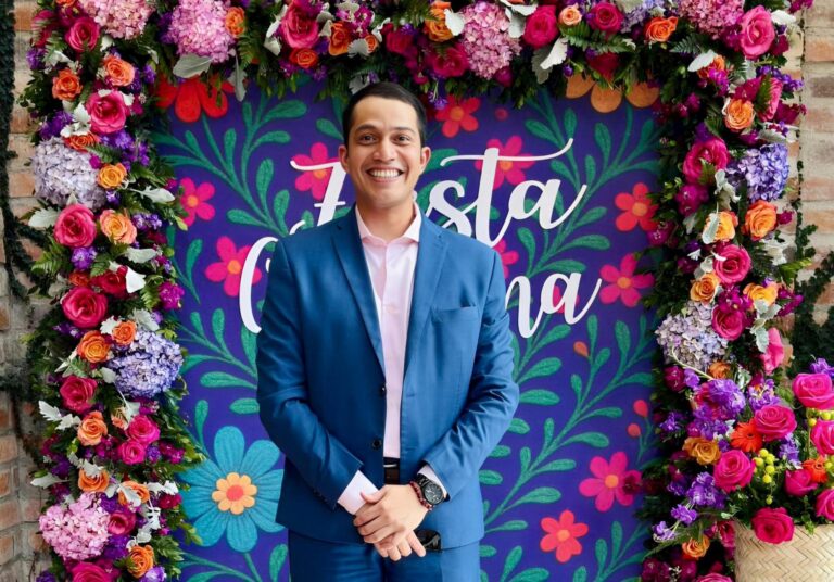 CROSSING GALÁPAGOS & ECUADOR IMPULSA EL FORTALECIMIENTO DEL TURISMO ECUATORIANO CON VISIÓN COLABORATIVA JUNTO A ASOMATUR Fernando Rizzo, gerente general de la mayorista de turismo Crossing Galápagos & Ecuador.