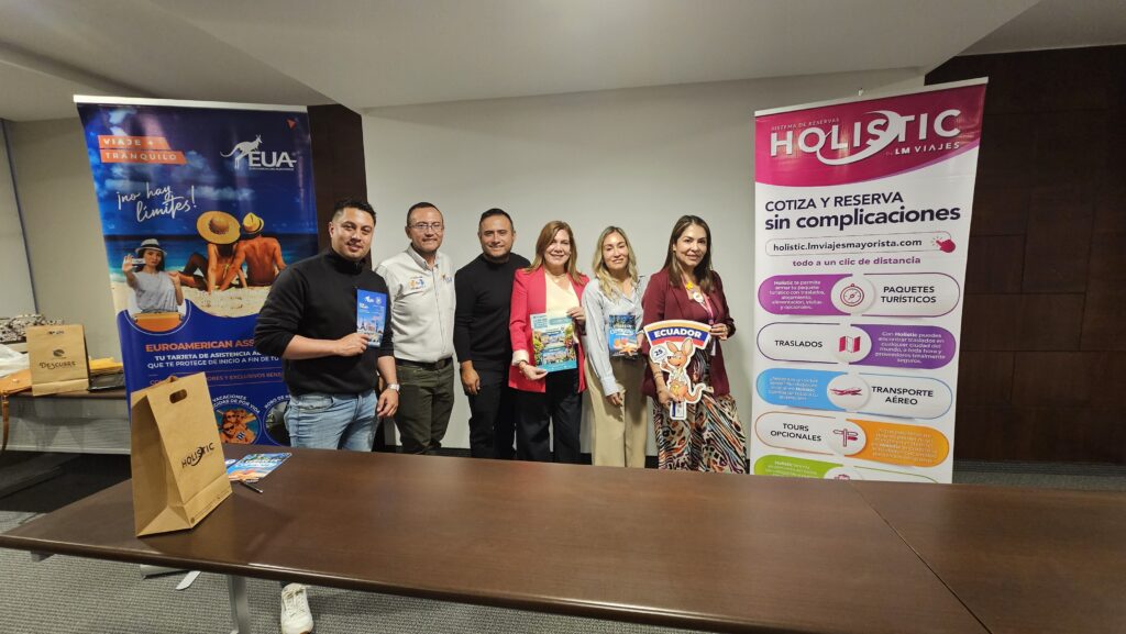 De izquierda a derecha: Adrian Jara - Director comercial de la plataforma booking; Antonio Lucio - Gerente general All Travel; Diego Lucio - Gerente comercial All Travel; LUZ JANE ESTUPIÑAN Gerente de Ventas maseuropa; Diana Rivas - Gerente General LM Viajes y Mayra Rivas - Gerente Comercial LM Viajes. | Foto: TransPort.