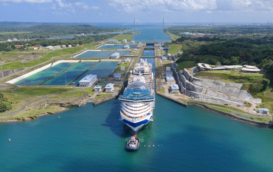 El nuevo Star Princess completa su tránsito inaugural por el Canal de Panamá. | Foto: Caribbean News.