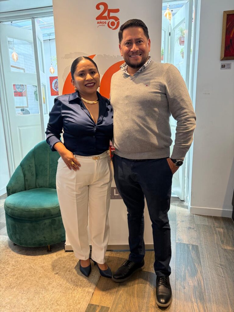 Desde izq. Paola Toapanta, gerente general de la mayorista de turismo Sol y Luna y Juan Carlos Romero, director regional de The Palace Company para Colombia y Ecuador. | Foto: Ximena Burbano / TransPort.