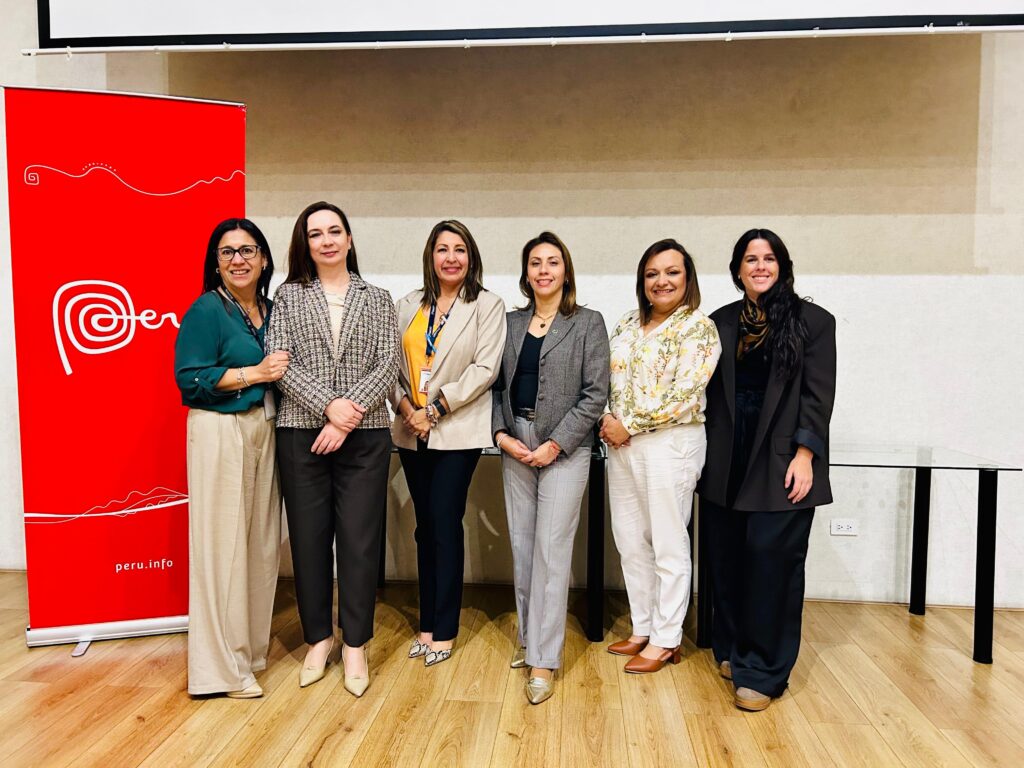 Equipo de la mayorista de turismo Xperience Group junto a los representantes de sus aperadoras en destino. | Foto: Jhordy Robles / TransPort.