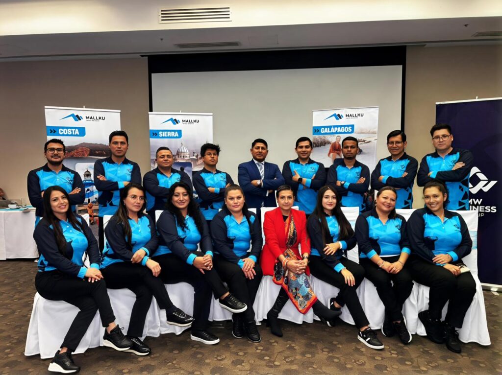 Equipo de Mallku Travel Ecuador en el desayuno de capacitación en el hotel Sheraton. | Foto: Jhordy Robles / TransPort.