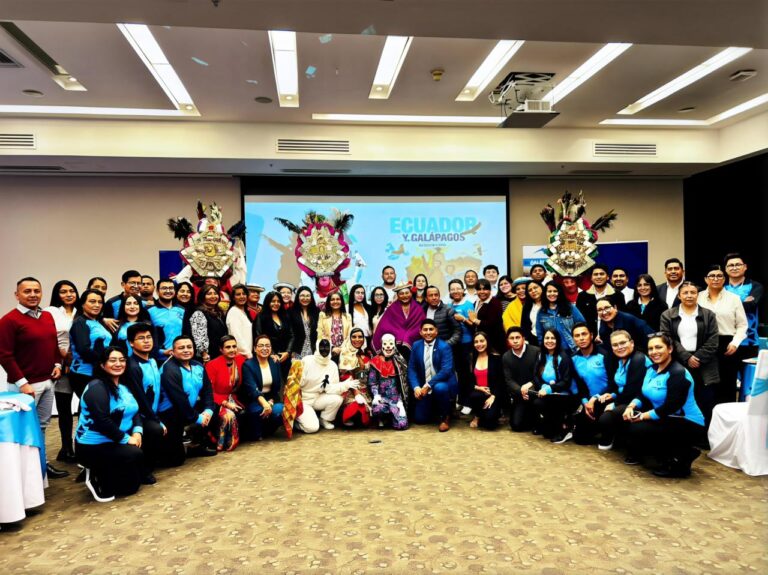 Agentes de viajes de la ciudad de Quito en el Hotel Sheraton, junto al equipo de Mallku Travel Ecuador. | Foto: Jhordy Robles / TransPort.