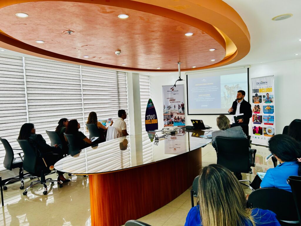 Durante la jornada de capacitación se dieron a conocer las últimas novedades que Hoteles Decameron tiene para la temporada alta. | Foto: Jhordy Robles / TransPort.