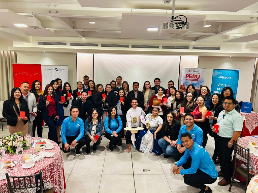 Agentes de viajes invitados a la capacitación junto al equipo de MW Turismo, Jet Smart, Promperú y Viajes Pacífico. | Foto: Jhordy Robles / TransPort.