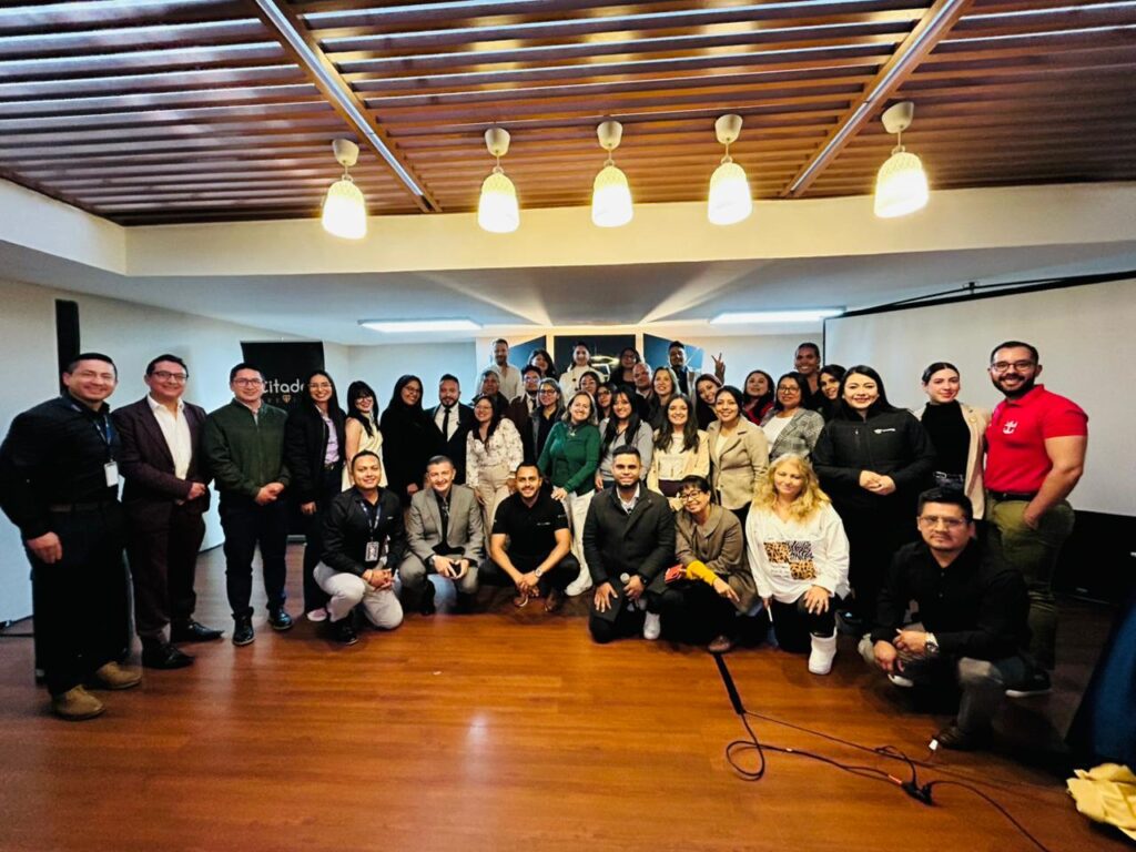 Agencias de viajes invitadas al desayuno de lanzamiento junto al equipo de la mayorista de turismo Citadel y sus aliados comerciales. | Foto: Jhordy Robles / TransPort.