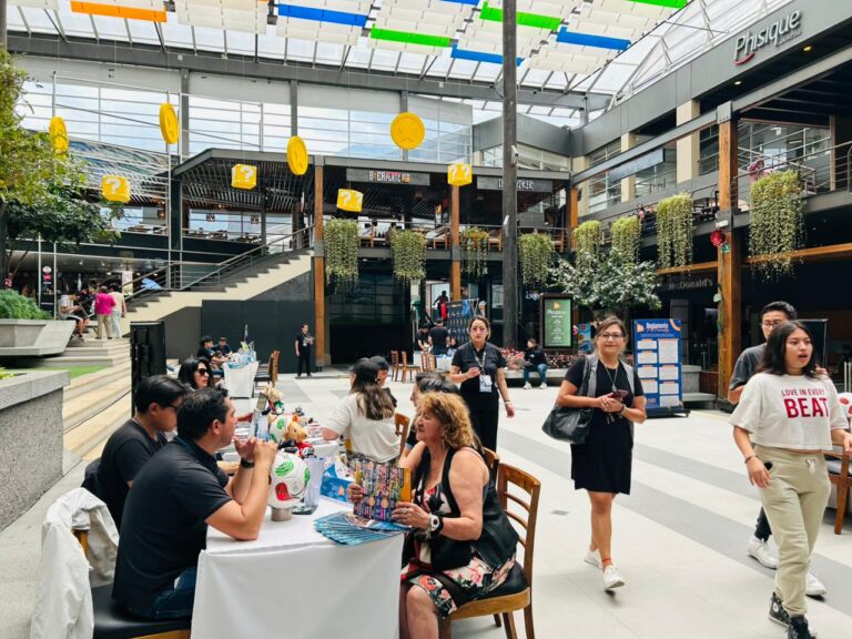 El evento en Quito reunió a agencias, aerolíneas y hoteles, con foco en incentivar la comercialización para la temporada alta 2026. | Foto: Jhordy Robles/TransPort.