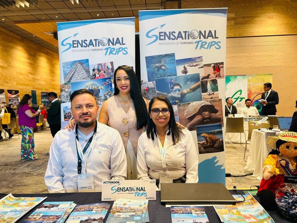 Equipo de la mayorista de turismo Sensational Trips en Quito. | Foto: Jhordy Robles / TransPort.