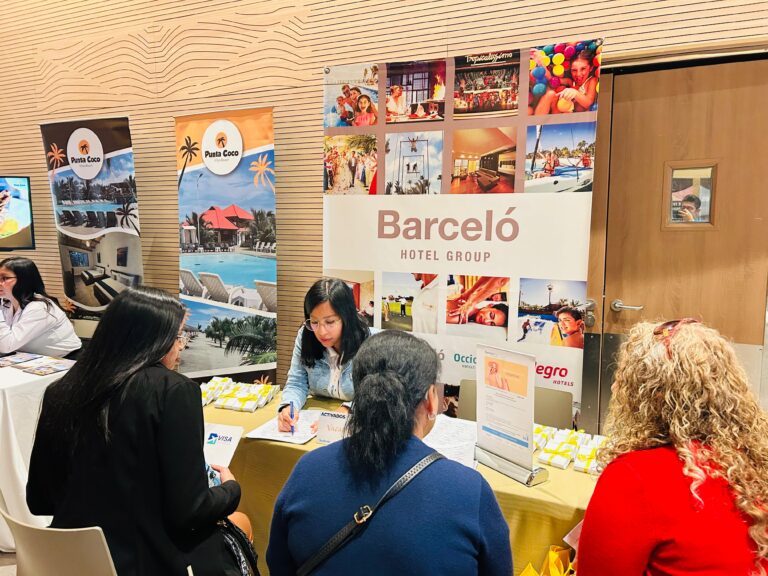 Los agentes de viajes de Quito y Cuenca conocieron de primera mano las últimas novedades de la mayorista de turismo. | Foto: Jhordy Robles / TransPort.