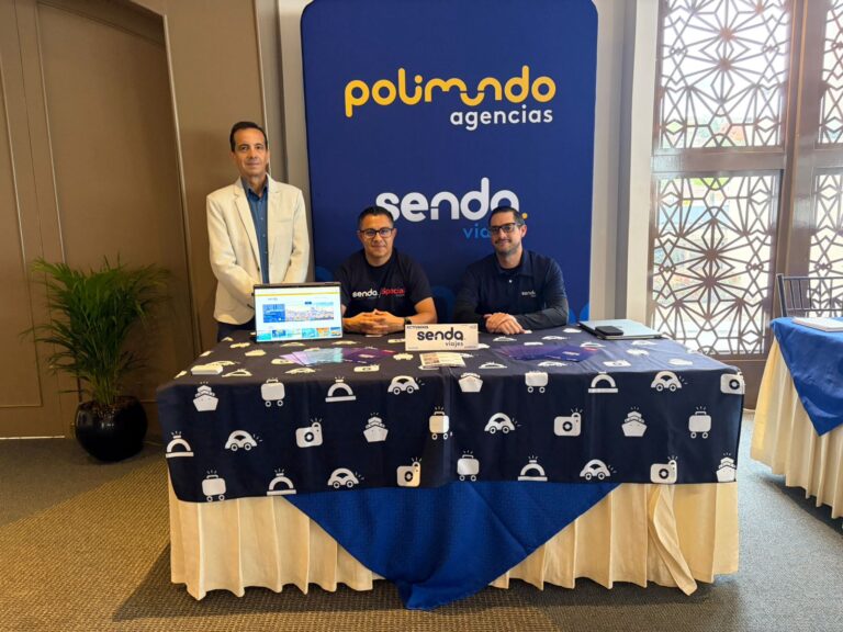 Senda Viajes apuesta por la tecnologĂa para impulsar las ventas de las agencias ecuatorianas Equipo de la mayorista de turismo Senda Viajes en la feria Activados en la ciudad de Cuenca. | Foto: Jhordy Robles / TransPort.