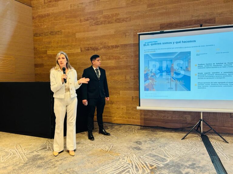 Activados Región Sierra impulsa asesoría sobre Visa Schengen para profesionales del turismo Alexandra Valencia, representante de BLS Ecuador dio a conocer los procesos que los profesionales del turismo deben conocer. | Foto: Jhordy Robles / TransPort.