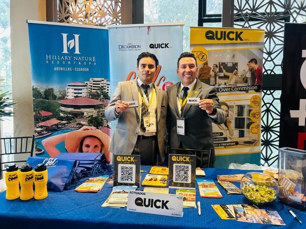 Desde izq. Cristian Sebastián, ejecutivo comercial de QUICK TRAVEL SERVICES y Christian Chandi, gerente comercial de QUICK TRAVEL SERVICES. | Foto: Jhordy Robles / TransPort.