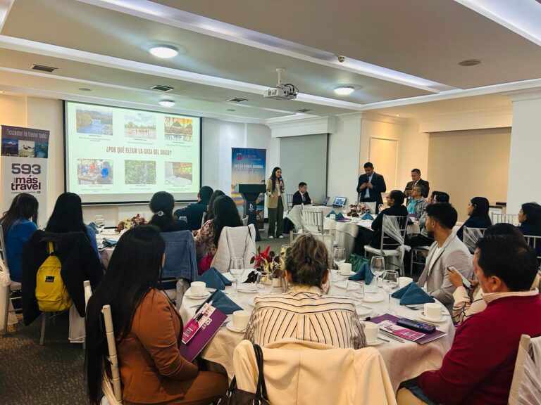 Galápagos y la innovación digital impulsan la nueva estrategia comercial de 593 MASTravel Los agentes de viajes de Quito conocieron de primera mano las novedades que 593 MASTravel tiene de cara a la temporada alta. | Foto: Jhordy Robles / TransPort.