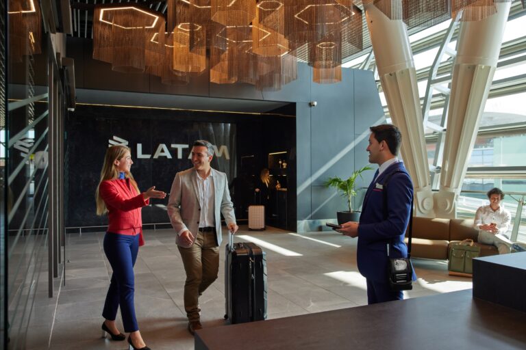 LATAM consolida su liderazgo global con 13 premios por la experiencia del pasajero