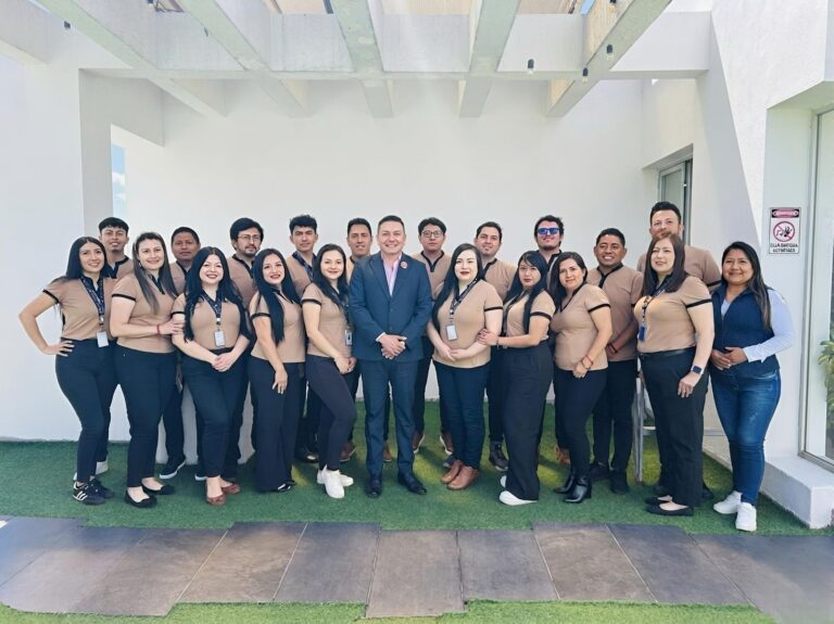 Equipo del Grupo Empresarial Golden Vacations. | Foto: Jhordy Robles.