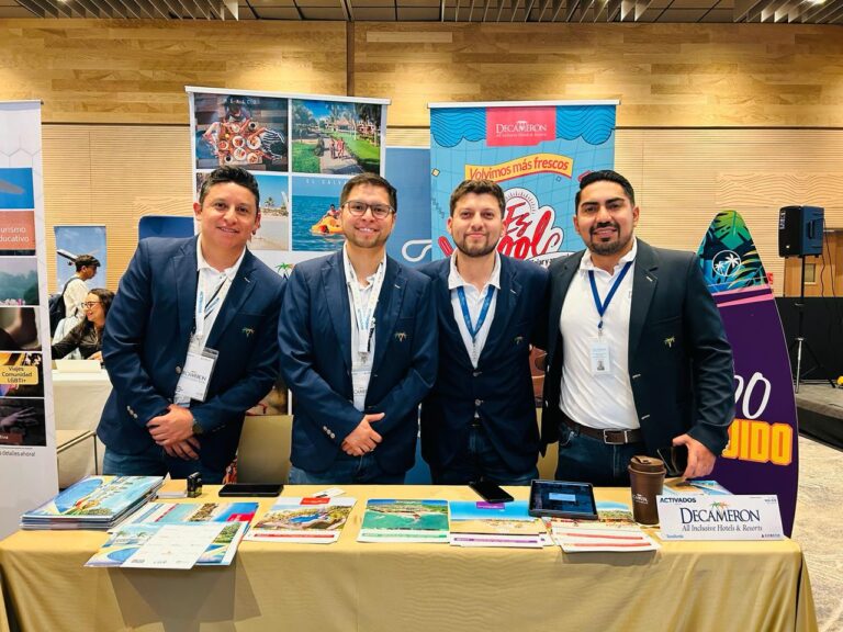 Equipo Decameron Ecuador en la feria Activados en la ciudad de Quito. | Foto: Jhordy Robles.