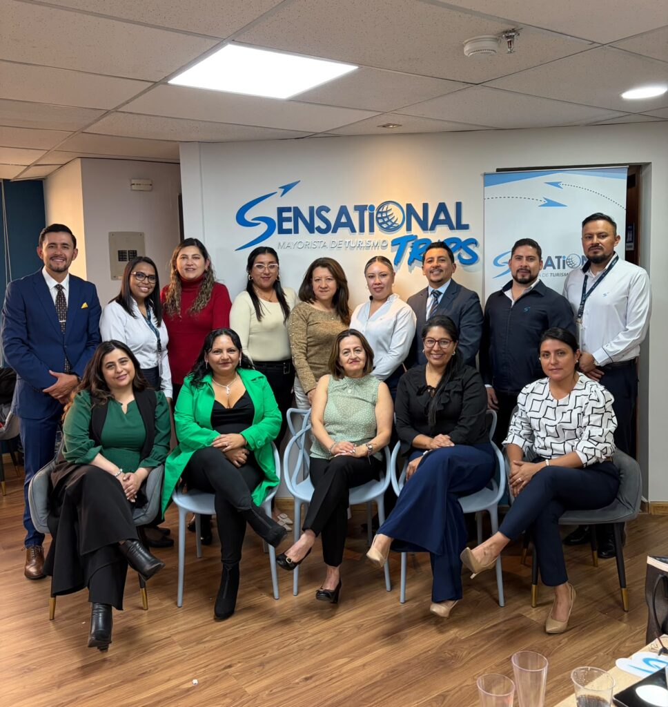 Invitados especiales de la mayorista Sensational Trips a la inauguración de sus oficinas en la ciudad de Quito. | Foto: TransPort.