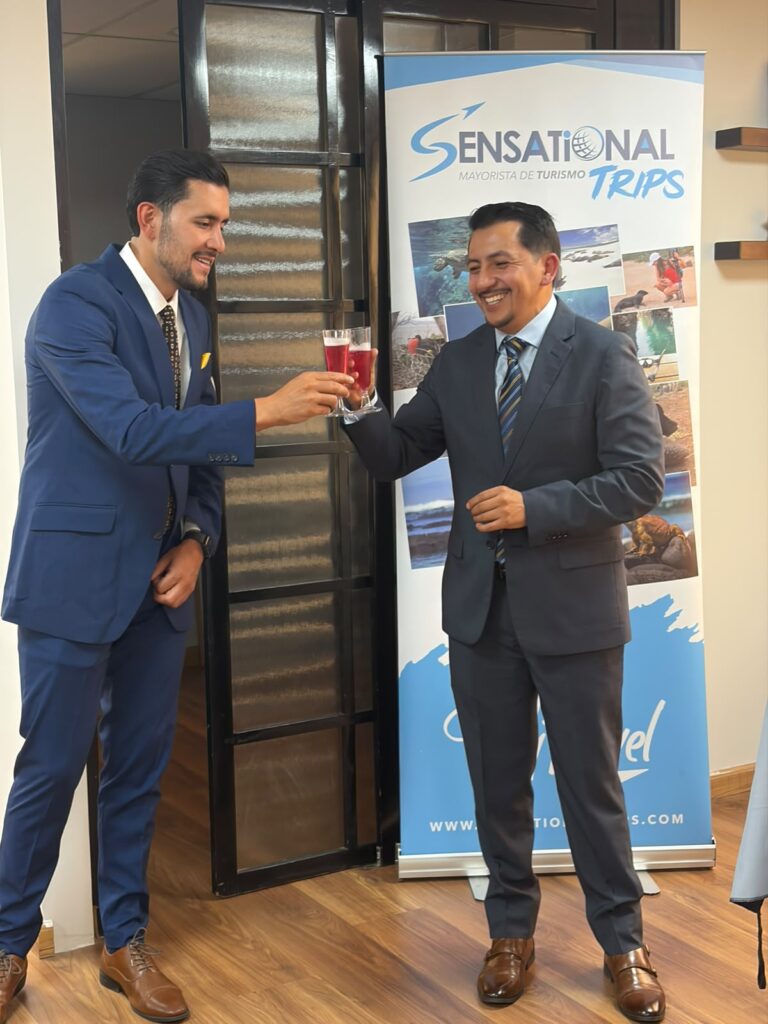 Desde izq. Daniel Esteban Jara Sarmiento, gerente comercial y socio de la mayorista Sensational Trips y Freddy Córdova, gerente general de la mayorista de turismo Sensational Trips. | Foto: TransPort.