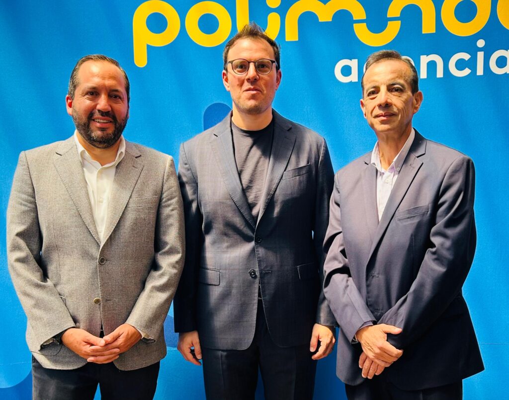 Desde izq. Diego Padula, CEO del grupo turístico Polimundo; Gabriel Aguirre, el directorde Ventas de Intermundial para Ecuador y Patricio Cattan, gerente de Senda Viajes.