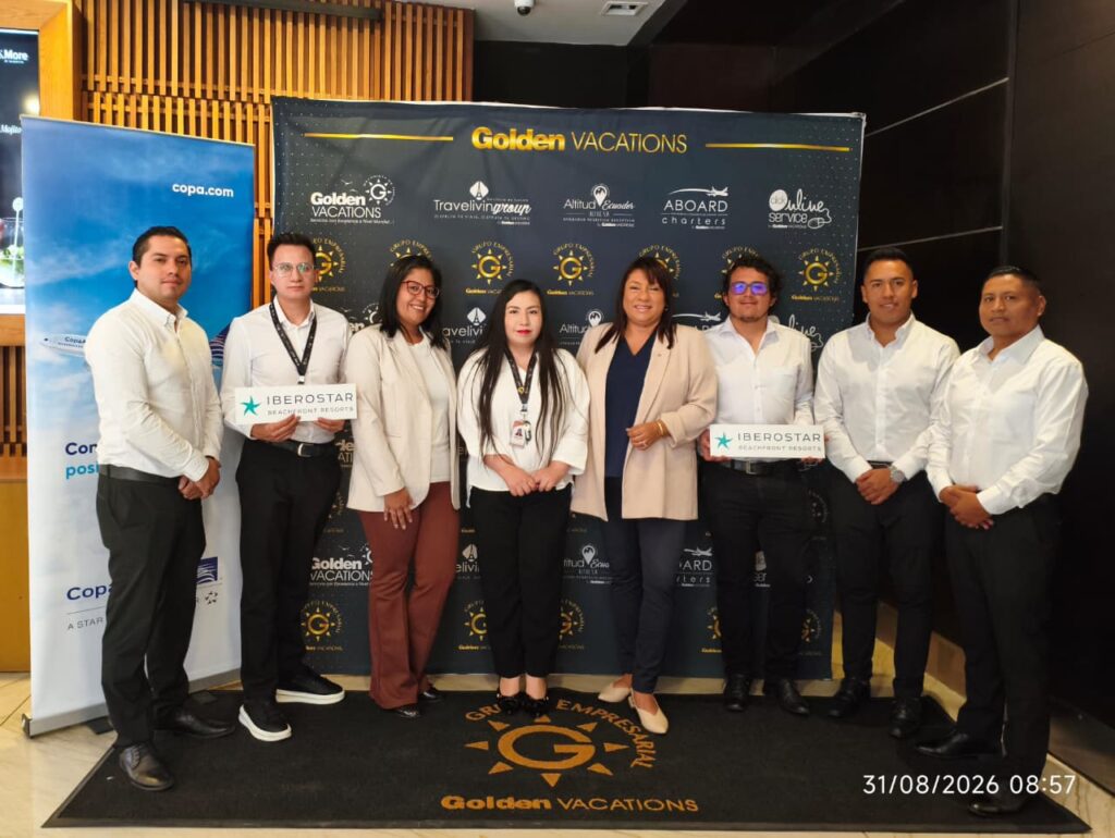 Equipo del Grupo empresarial Golden Vacations junto a la representante de Iberostar.