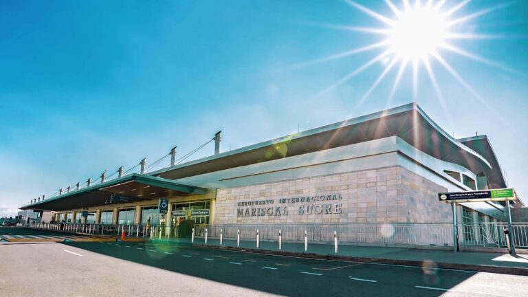 Aeropuerto de Quito suspende vuelos por dispersión de fauna este 28 de septiembre Aeropuerto Internacional Mariscal Sucre de Quito.