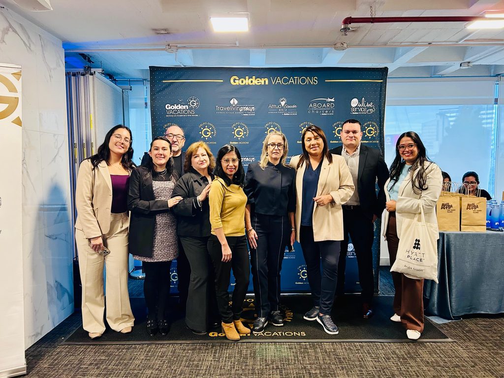 Equipo de la delegación de representantes de la industria del turismo de Aruba.