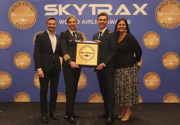 Iberia gana reconocimiento al mejor servicio de personal de aerolĂnea en Europa
