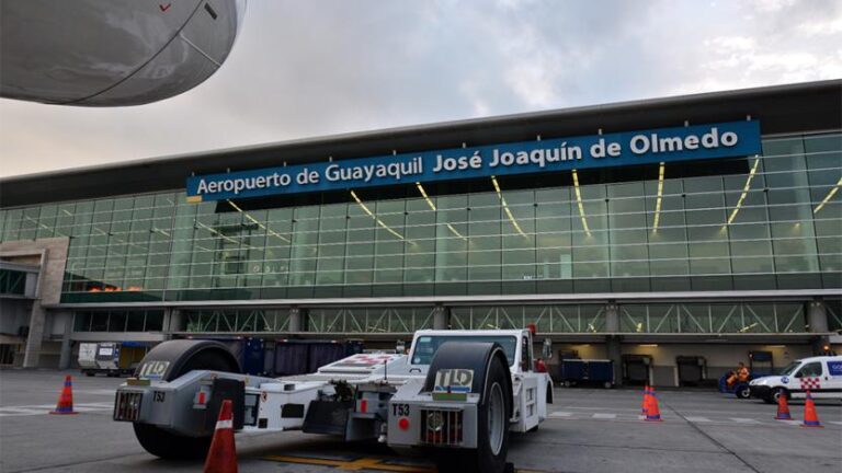 Aeropuerto de Guayaquil vuelve a operar con normalidad tras la tormenta