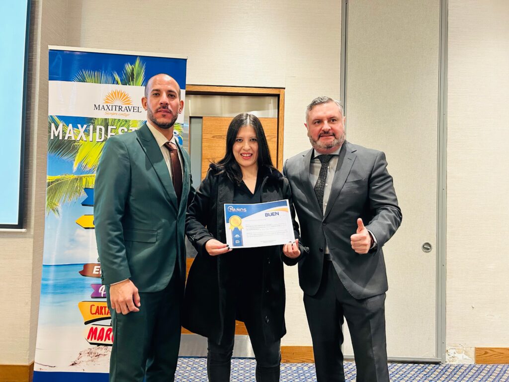 Como parte de la capacitación Maxitravel en colaboración con sus operadores internacionales premiaron a varias agencias de viajes que estuvieron presentes en su desayuno.